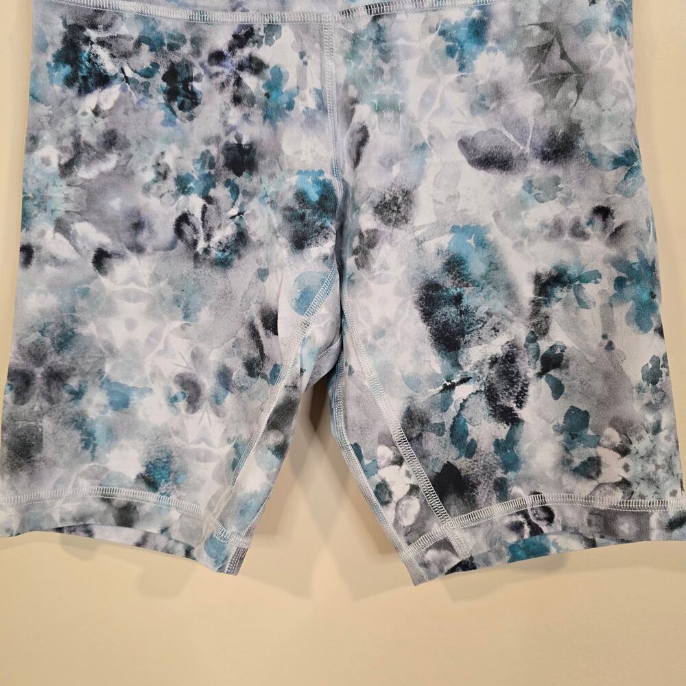 Women's Lululemon Align High Rise Biker Athletic Shorts | Size 4 - Picture 5 of 9
